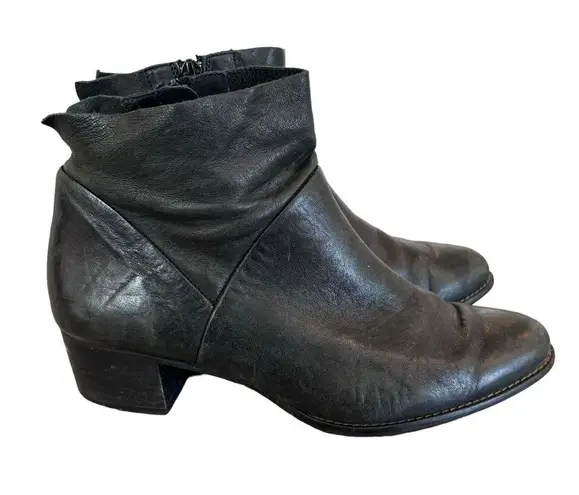 Paul Green Women’s black soft leather ankle booties size 5