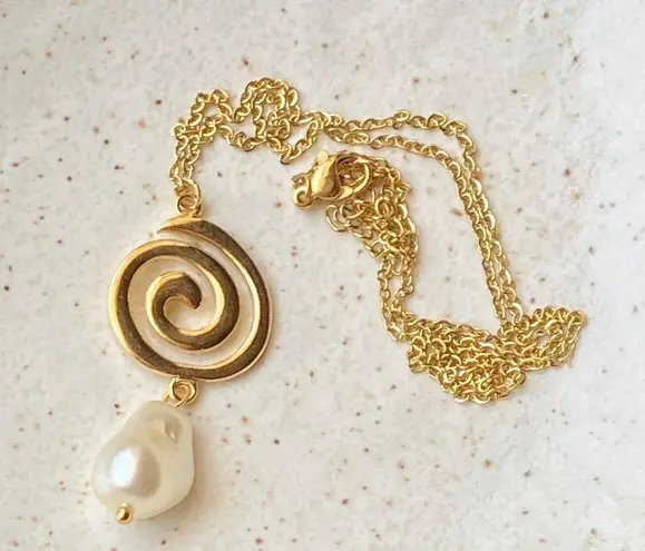 Handmade gold tone stainless steel spiral swirl uzumaki & pearl necklace🌀