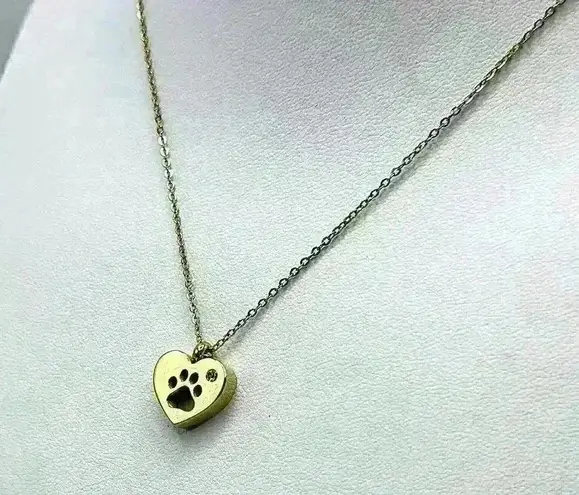 Heart Paw Print Pendant Necklace in yellow Gold
