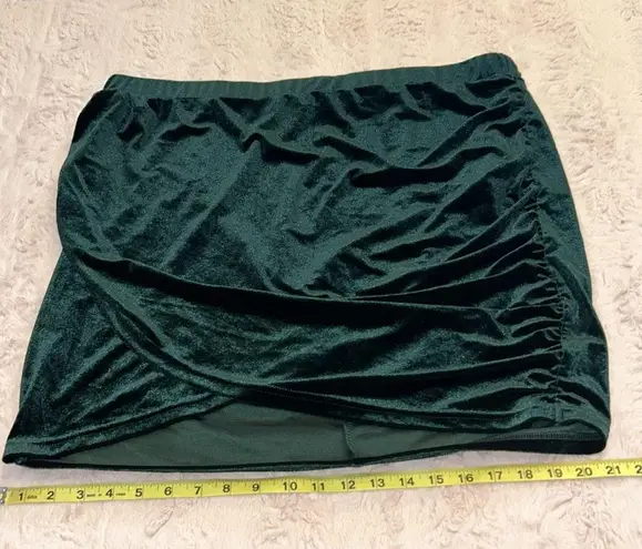 SheIn  CURVE skirt in size 4XL