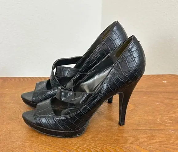 Women's Allure Size 8.5M Stiletto Peep Toe Heels Platform Crocodile Embossed Black