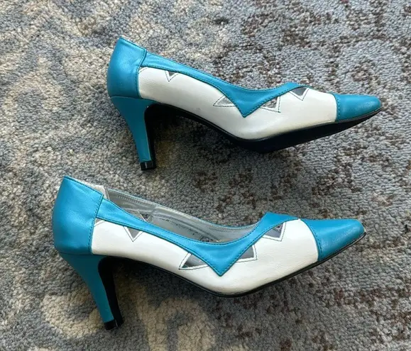 Andiamo Vintage Cutout Heels Turquoise & White 7