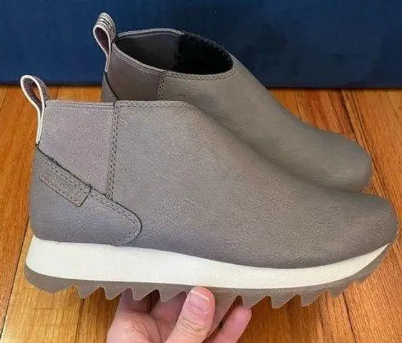 Merrell Alpine Chelsea Boots size 7.5 new
