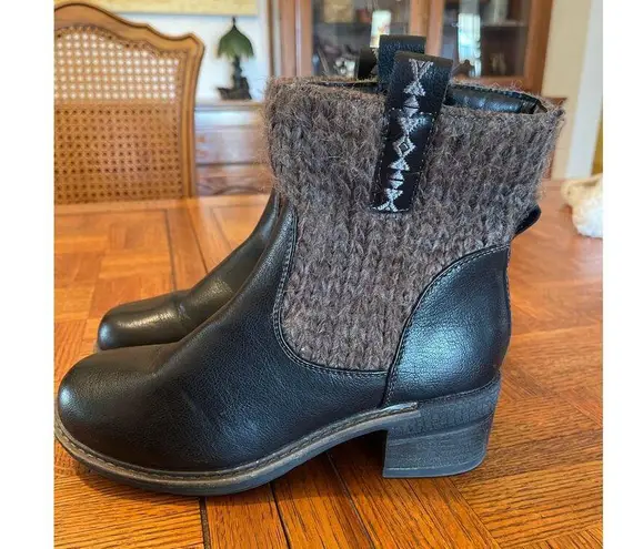 MUK LUKS Women's Arya Arlene Boots size 9 Brown