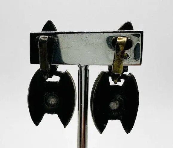 β
Vintage Very unique clip on earrings with iridescent jewel center