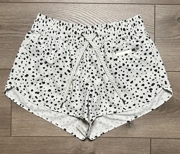 Vuori Clementine 2.0 Mid Rise Shorts Dune Dots Black Cream Size XS