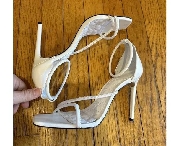 Schutz Gaiah Ankle Strap Sandals in White Leather Size 8.5 EUC