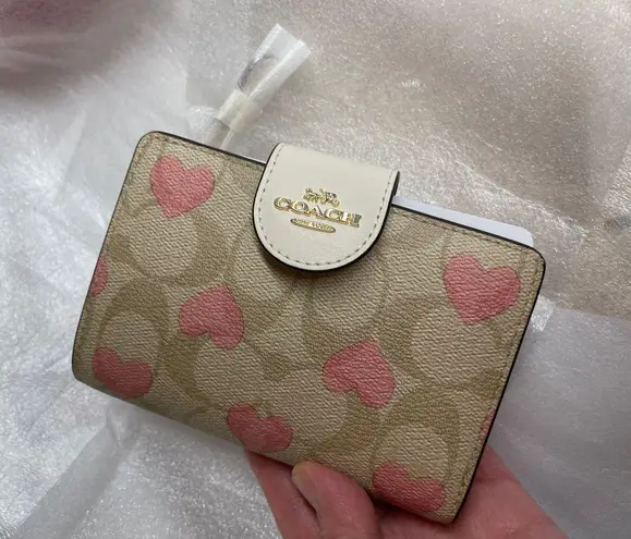 Coach Medium Corner Zip Wallet In Signature Canvas With Heart Print CQ146