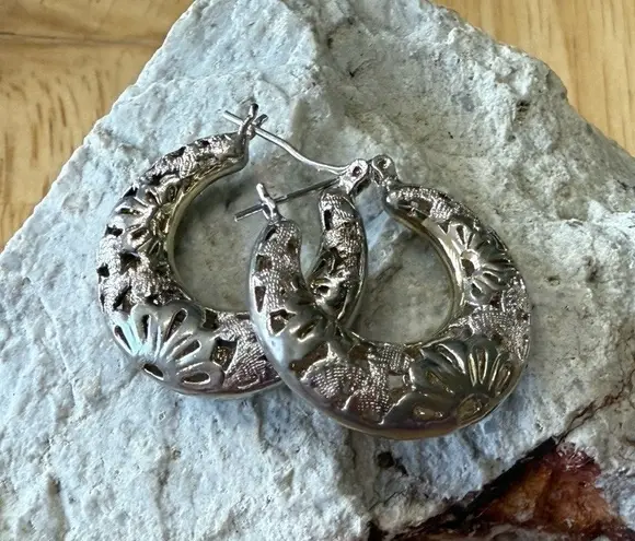Sterling Silver 1 " Etched Filigreeā Pierced Wire Hollow Hoops Earrings EUC
