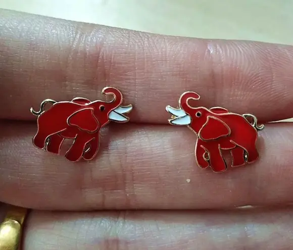 NEW BOUTIQUE Crimson Red Enamel Elephant Earrings University of Alabama Delta Sigma Theta Sorority Crimson NWT