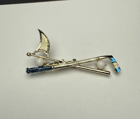 Gerry’s Golfing Golf Putter Ball & Flag Brooch Pin Signed Vintage Gold