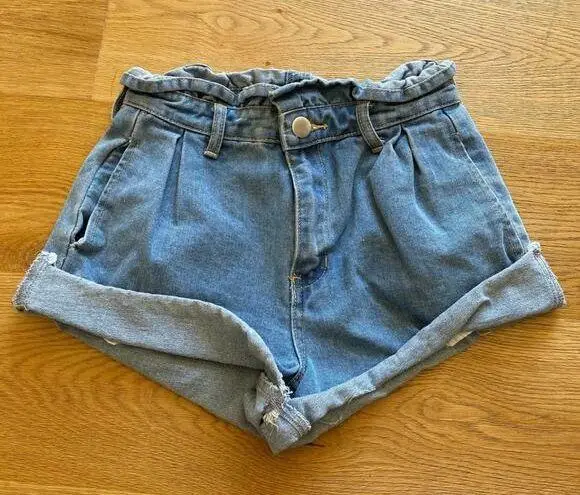 Boohoo  - Paper bag Denim Shorts in Blue