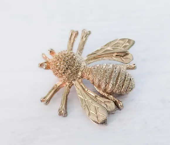 Vintage Sarah Coventry Brooch / Vintage Pin Gold Tone Bumble Bee