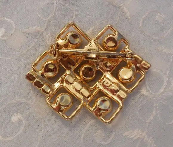 Breathtaking Vintage Brooch W Pink & Red Super Sparkly Rhinestones Multiple