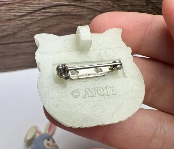 Avon Signed Owl Bird & Easter Bunny With Egg Plastic Brooch Pin Lot Of 2