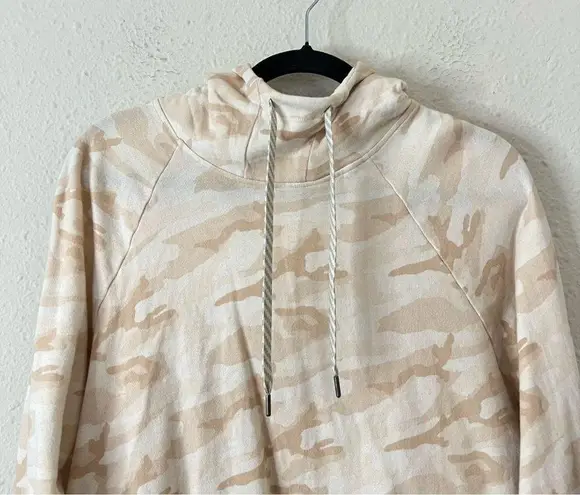 Vuori Beach Hoodie in Bisque Camo Size Small