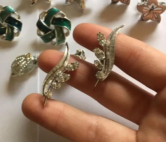 Lot Of 5 Vintage Costume Clip On Earrings Clip