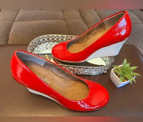 π AEROSOLES Red Wedge Heels 7M RED π Size 7
