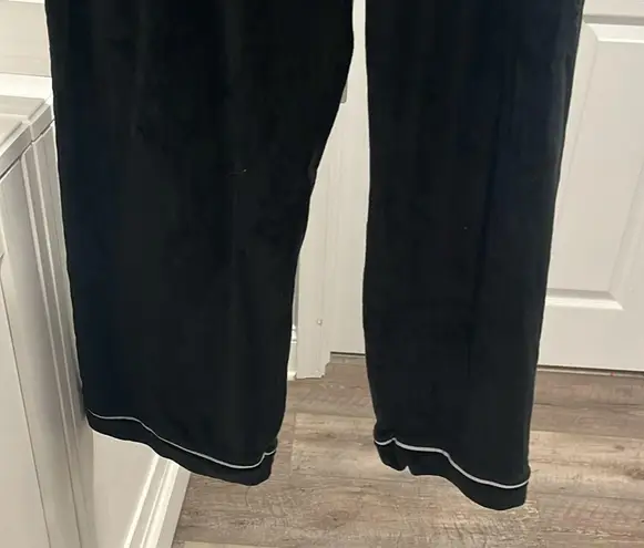 House of Harlow 1960 Velour 2 Piece Pajama Set, Black with White Pipping, Size L