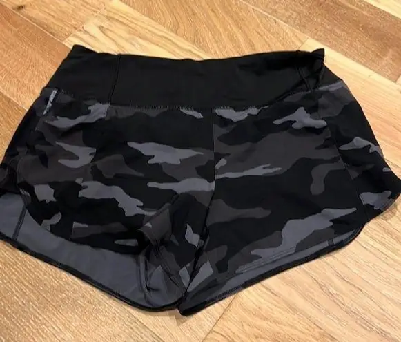 Athleta  medijm‎ camouflage black and gray shorts