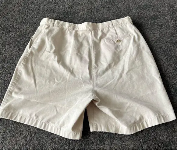 L.L.Bean  Women's Wrinkle Free Bayside Shorts Original Fit Khaki 