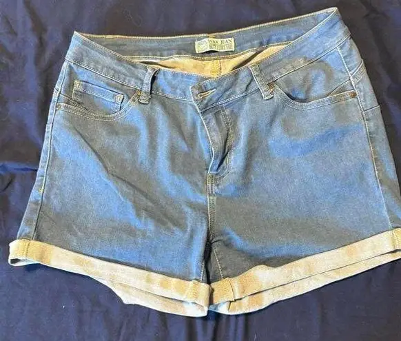 Wax Jean Ladies size 1XL Casual Denim Shorts - Stylish and Comfortable