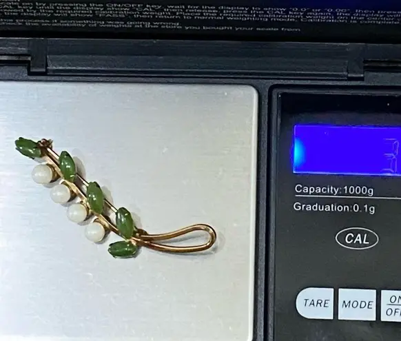 Vintage CC Signed Gold Electroplate Faux Jade Jadeite Pearl Leaf Brooch
