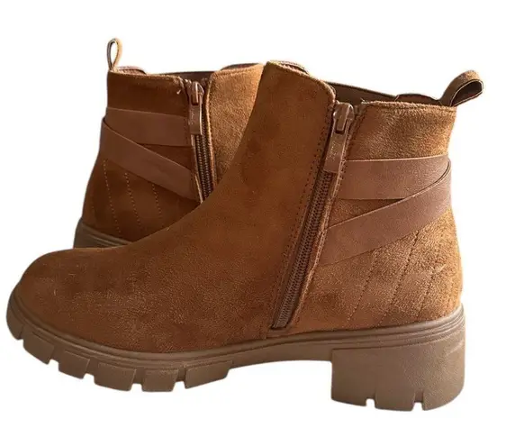 Wanted Women's Cinder Lug Sole Microfiber Ankle Boots. Sizes 8.5. EUC. Tan/Brown Brown