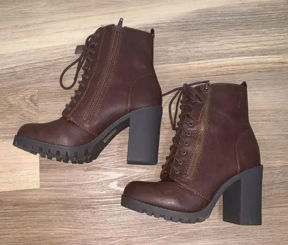 Soda Boots Size 7.5