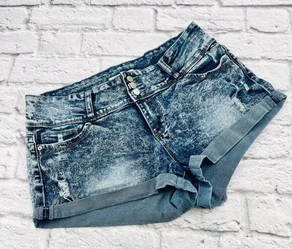 Guess  Women's Acid Wash Low Rise Denim Short Size 31 Three Button