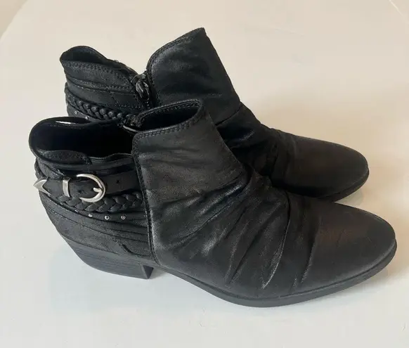 Baretraps BareTrapes Guenna Black Ankle Heel Bootie. Women's Size 8 Western Style