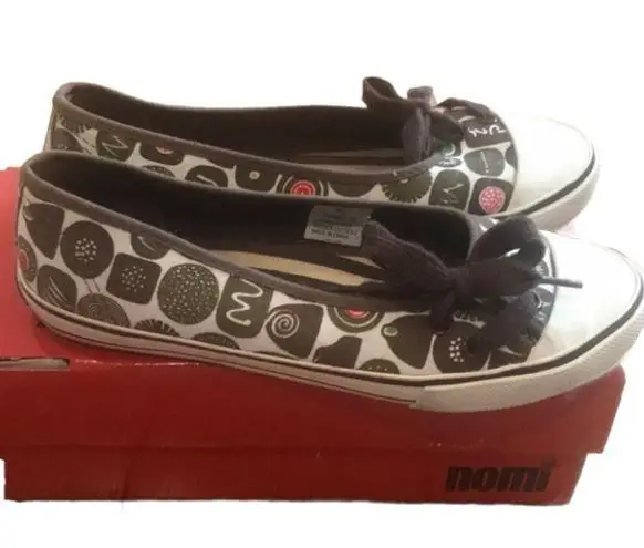 Nomi Brown Geometric skimmers, size 6.5, skids preloved