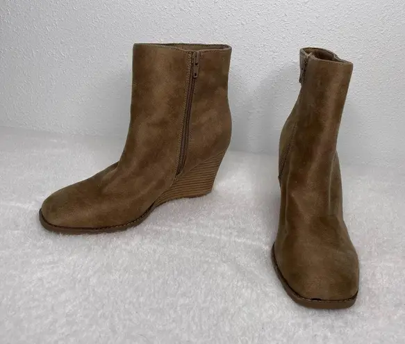 NWOB Dolce Vita Rupart Brown Wedge Bootie size 8
