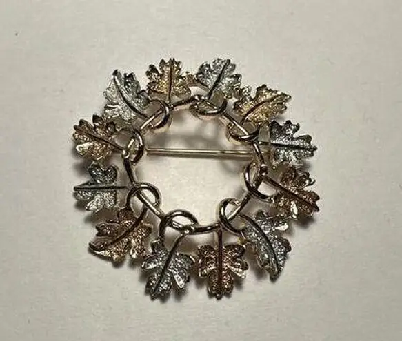Sarah Coventry Two Tone Leaf Circle Wreath Silver & Gold Tone Brooch Pin