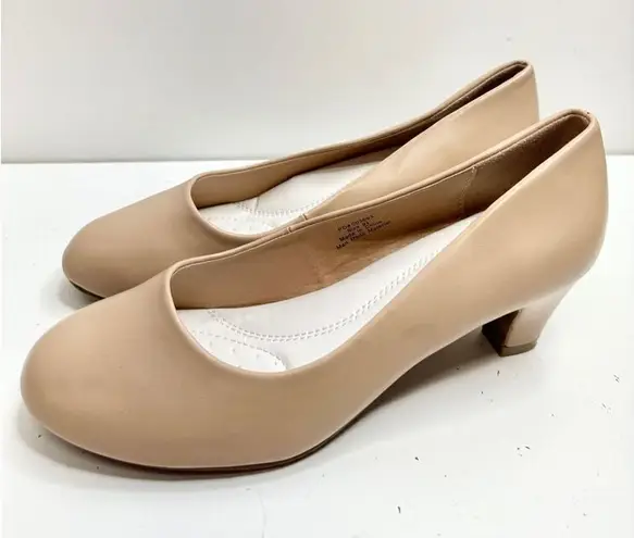 Journee Collection Pumps Womens 9.5 Luu Comfort Insole Round Toe Low Block Heel