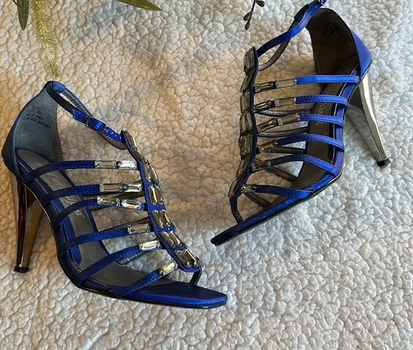 Two Lips Sexy Embellished Strappy 4” Heels Sz 8 Blue
