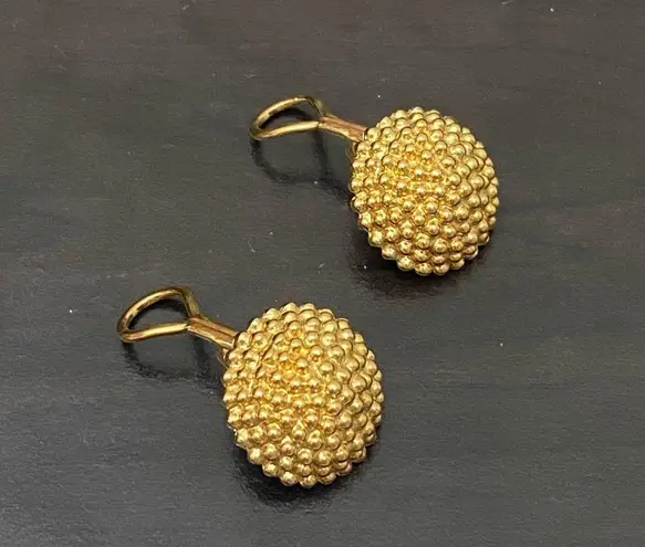 Beehive Vintage CARRÉ Golden  Button Clip On Earrings