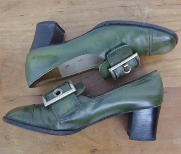 Pierre Cardin 60's Vintage Paris Green Leather Buckle Front Heels 7AA