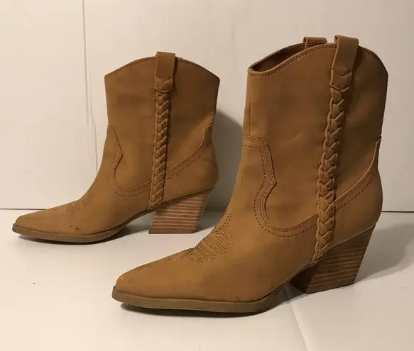 Dolce Vita Koolson tan faux suede ankle boots women size 7.5