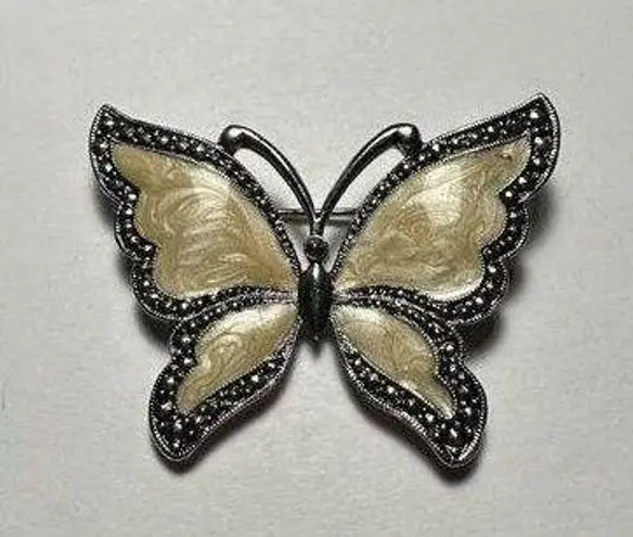 Avon Whispering Wings Enamel Butterfly Insect Cream Enamel Gold Tone Brooch Pin