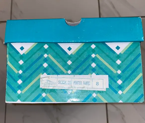 NIB Anna Gray/Black Star Cutout Sneakers 8 Gray