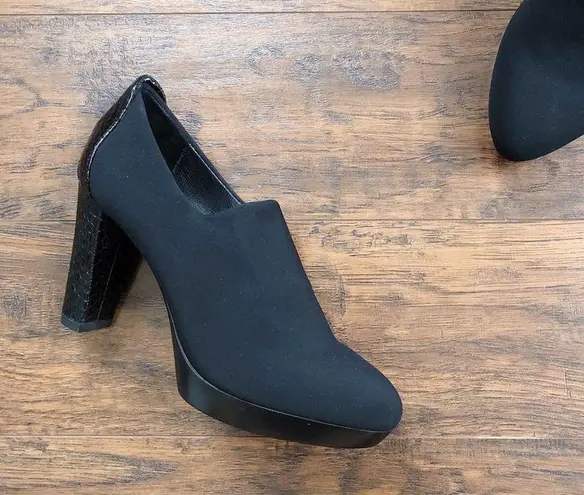 Donald J Pliner • Evelyn black platform pumps heels stretch snakeskin crepe Size 6.5