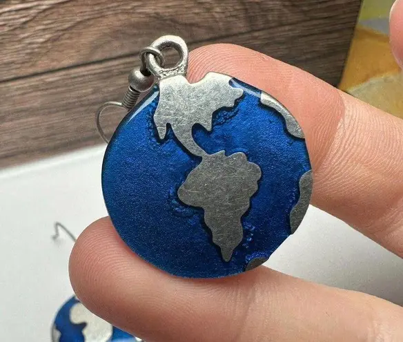 Blue Earth / Globe Silver Tone Round Disc Dangle Drop Pierced Earrings