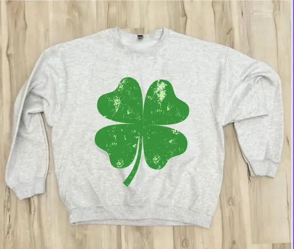 NEW / Retro Shamrock Sweatshirt