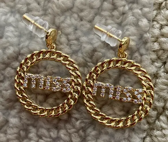 NEW Gold Plated “Miss” Glitter Circle Chain Earrings Glam Party Braided NIB