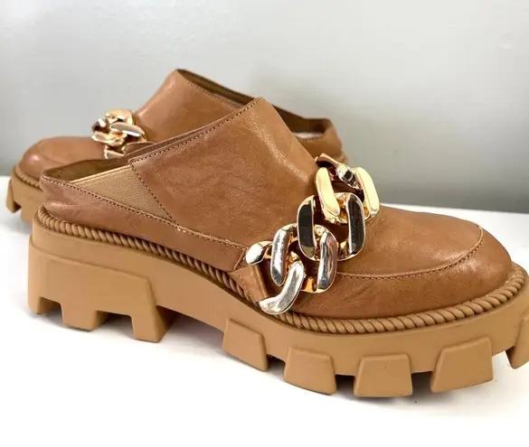 Kelsi Dagger Brooklyn Boxer Platform Clog in Tan size 7