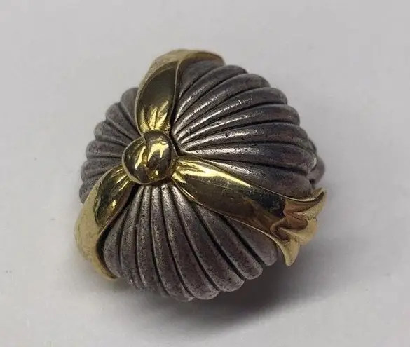 Oscar de la Renta Vintage Two Tone Signed Clip On Earrings