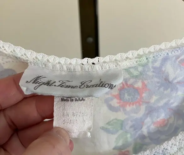 Vintage 80’s floral babydoll nightgown ruffle lace dainty feminine sleep White