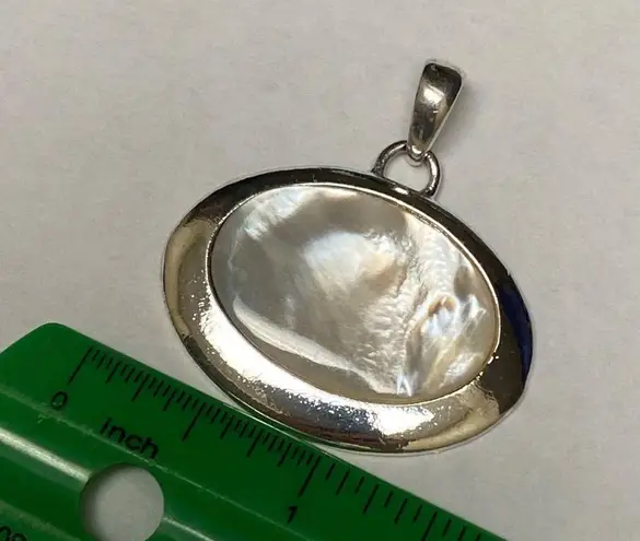 Silver Tone Oval Mother of Pearl Shell Pendant for Necklace Vintage, Unmarked.