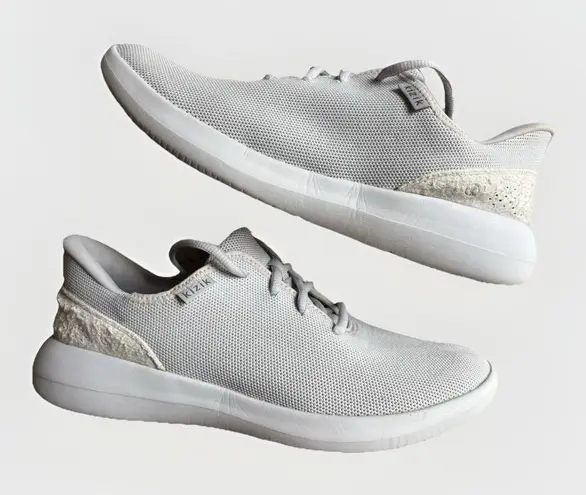 Kizik Sneakers M 9 W 10.5 Light Gray Walking Shoes Athletic Madrid Eco Knit